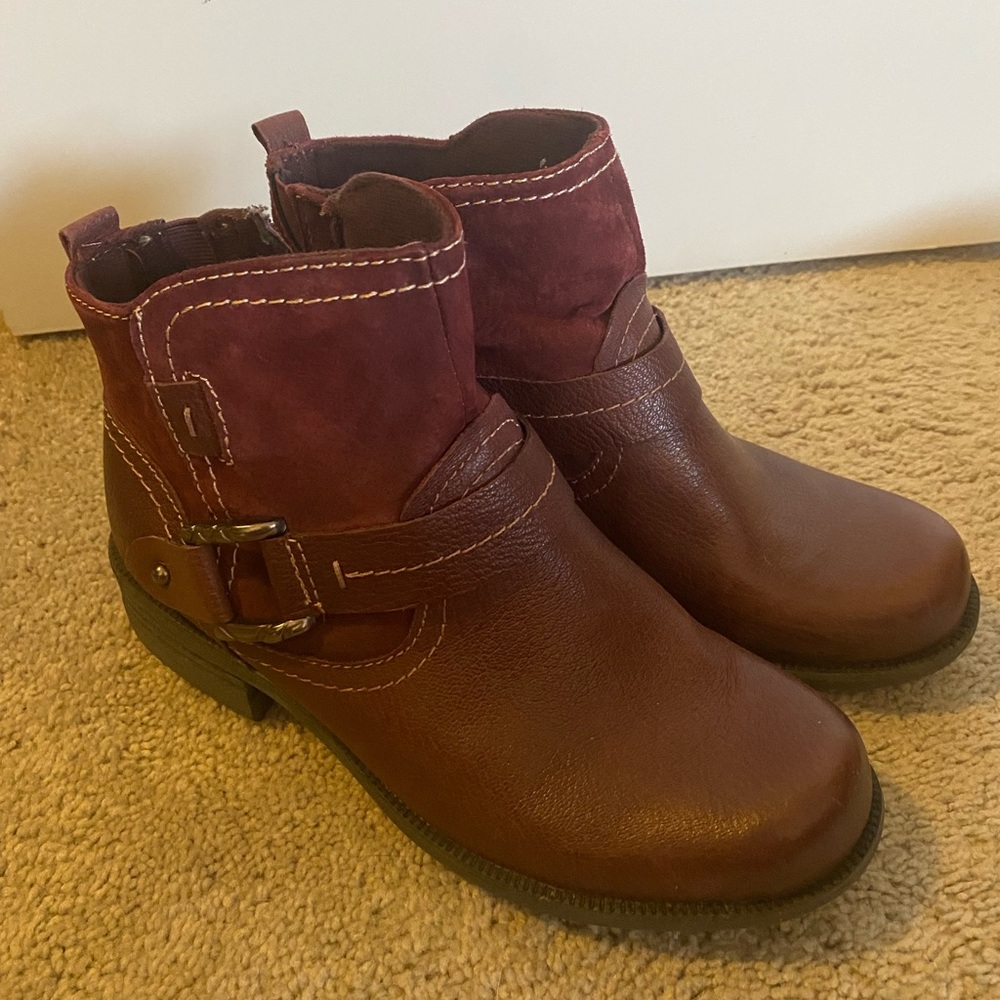 Sharp looking Earth Origins ankle boots.